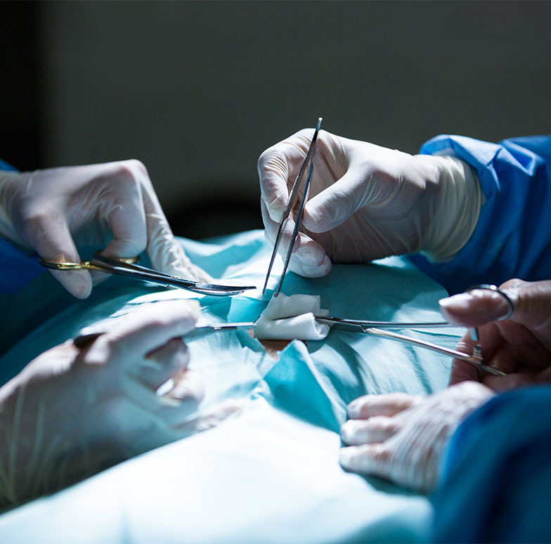 chaoubet-services_0006_surgeons-performing-operation-operation-room